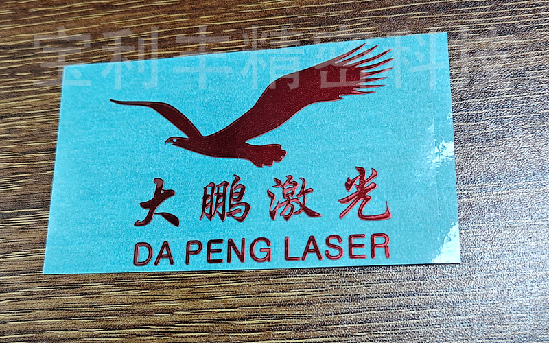 How are colors applied to metal labels?